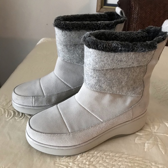Clark’s Beautiful Ladies Winter 🥶 Boots - Picture 2 of 10